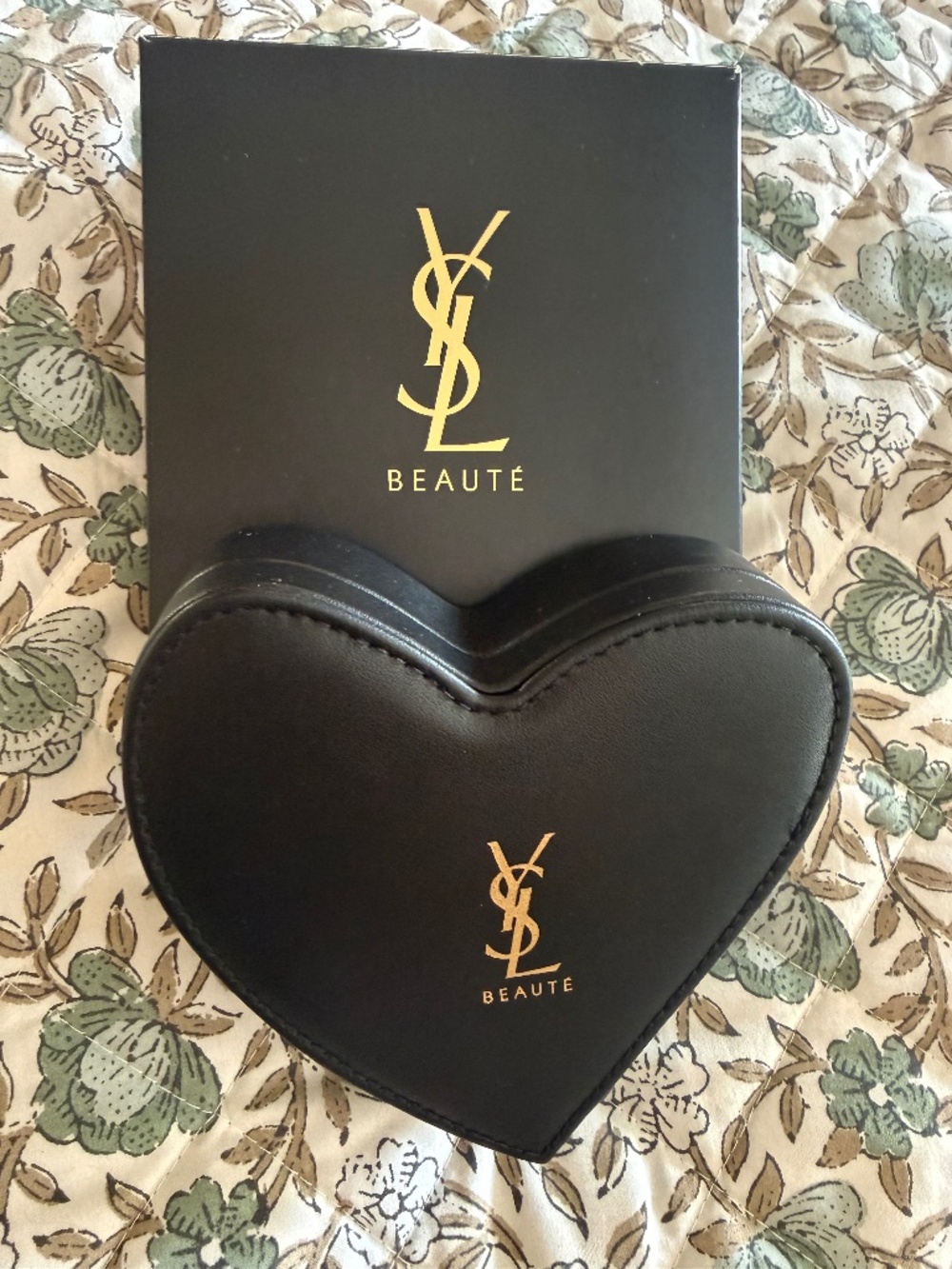 NWT YSL Yves Saint Laurent Beauté Heart-Shaped Vanity Case with Mirror